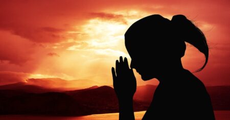 Manifestação Espiritual: Como Criar a Realidade dos Seus Sonhos Através da Conexão Interior